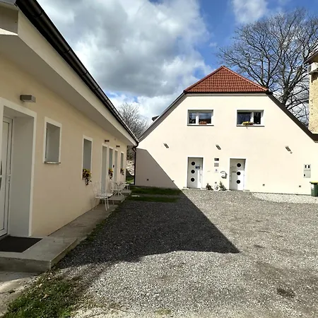 Om Yoga Center סלובנסקה ביסטריקה